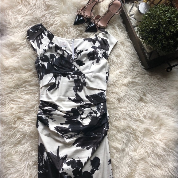 Suzi Chin Dresses & Skirts - 🎉HP🎉 Floral print pencil rushed dress. sz.6